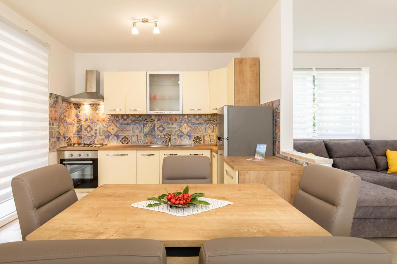 Apartman Ivona U Prizemlju マリンスカ エクステリア 写真